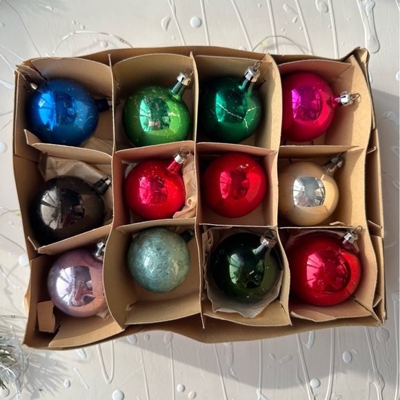 Vintage Christmas Glass Ornaments Box of 12 - Picture 10 of 16